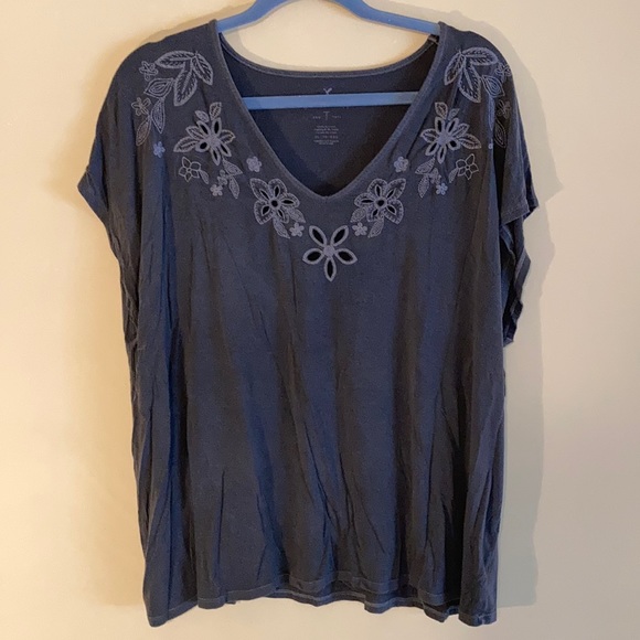 American Eagle Outfitters Tops - American Eagle Tee